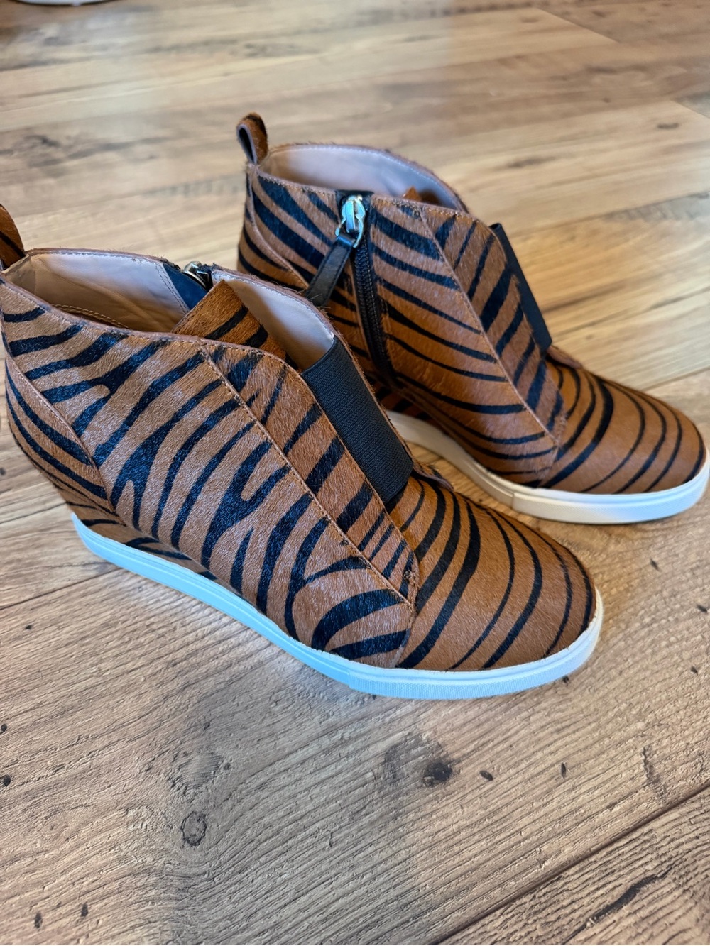 Linea Paolo Anna Tiger Print Calf Hair Wedge Sneaker Bootie Size 7.5 M